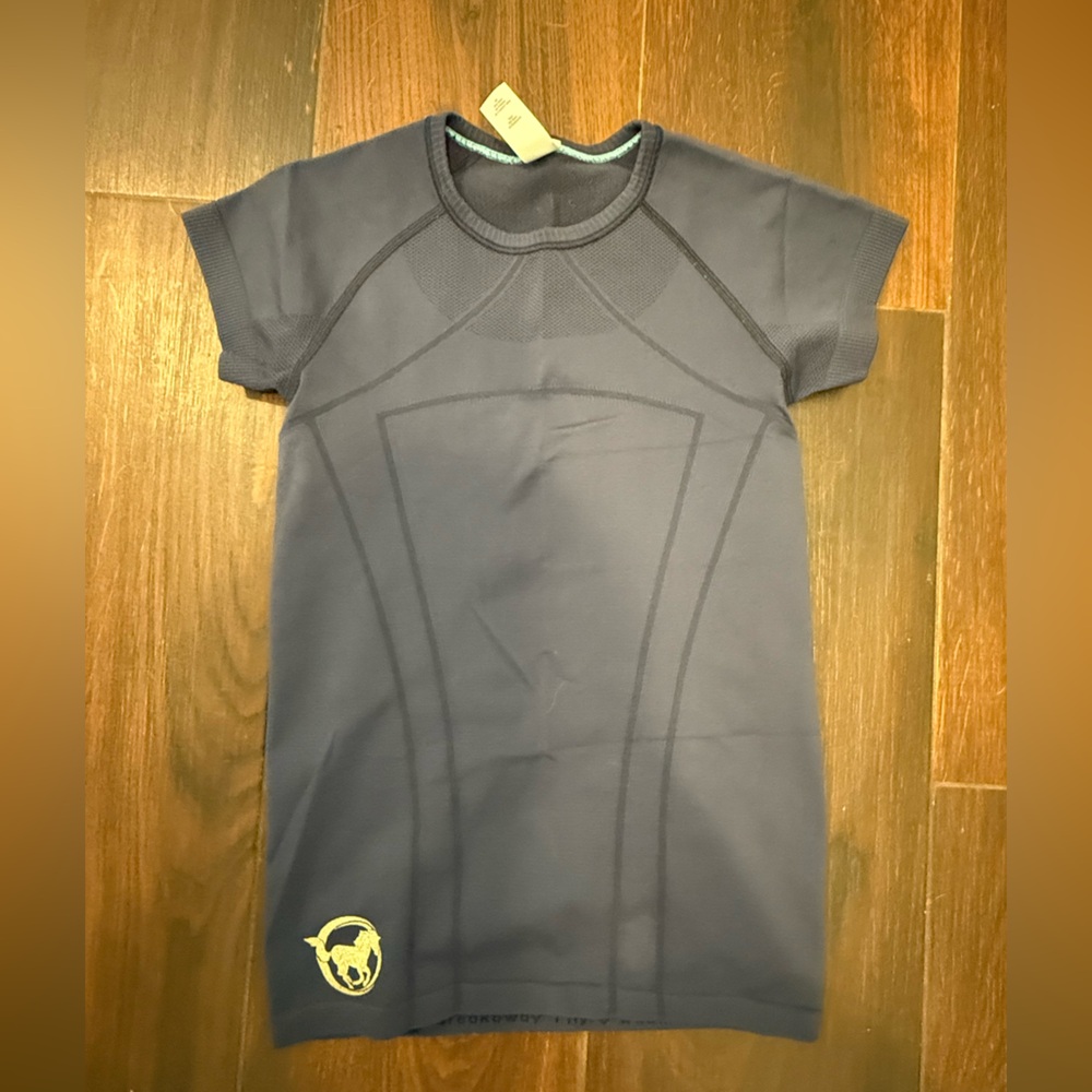 Ivivva Navy top, perfect condition